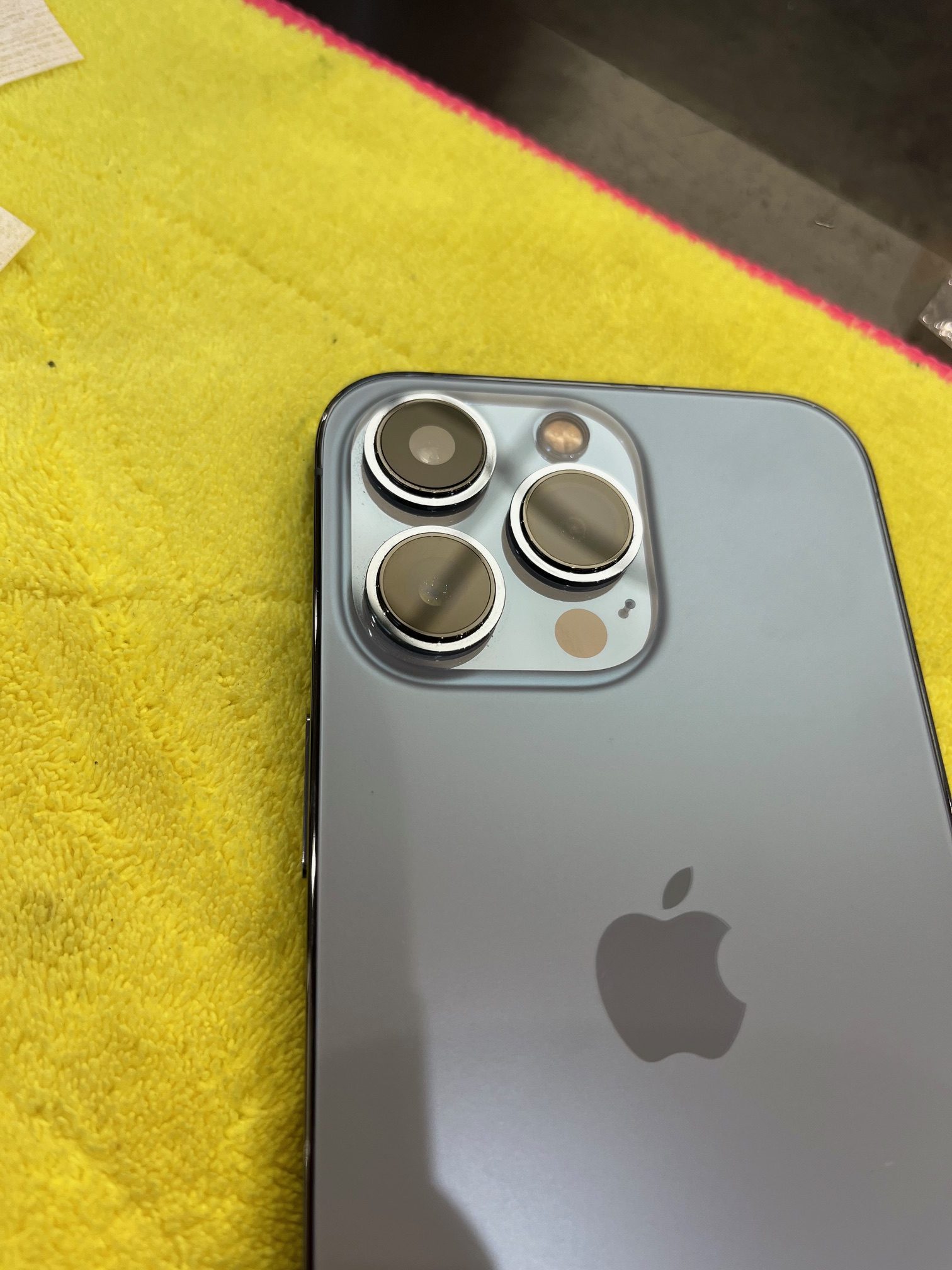 【宮若市より】iPhone１３カメラレンズ交換