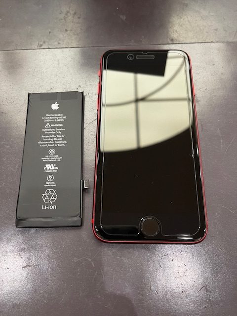 宮若市よりiPhoneSE２のバッテリー交換にご来店いただきました