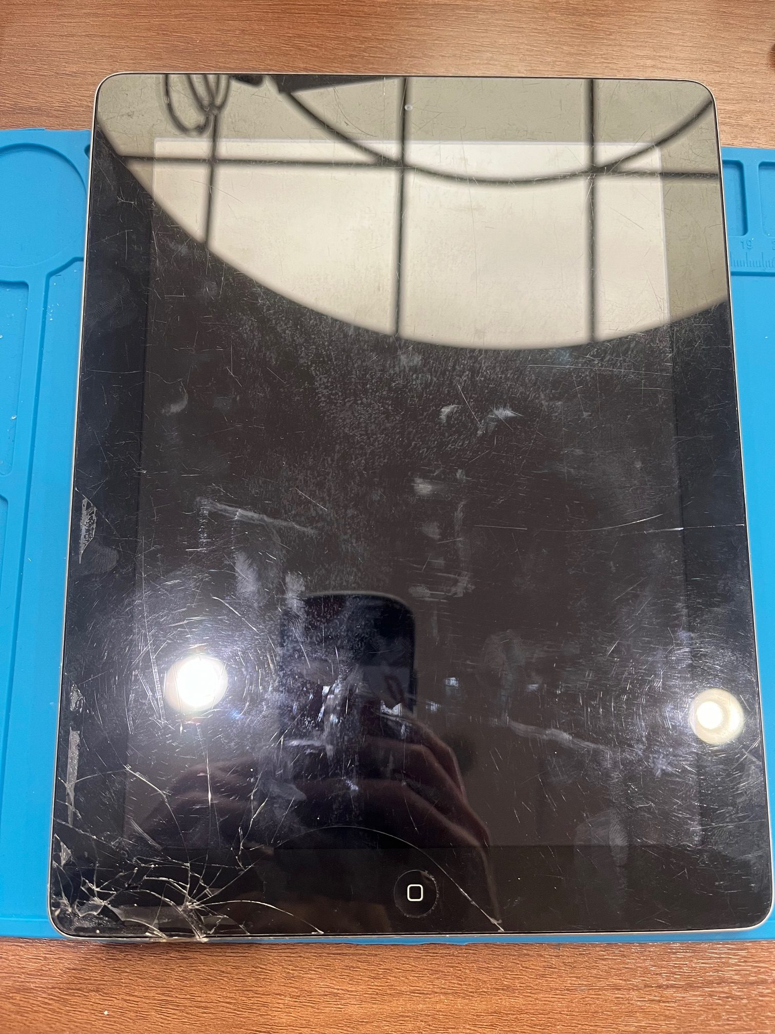 【行橋市より】iPadの画面割れ交換