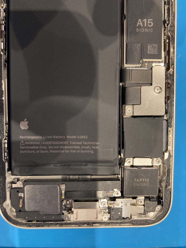 【飯塚店】iPhone14　充電コネクターの修理を行いました！