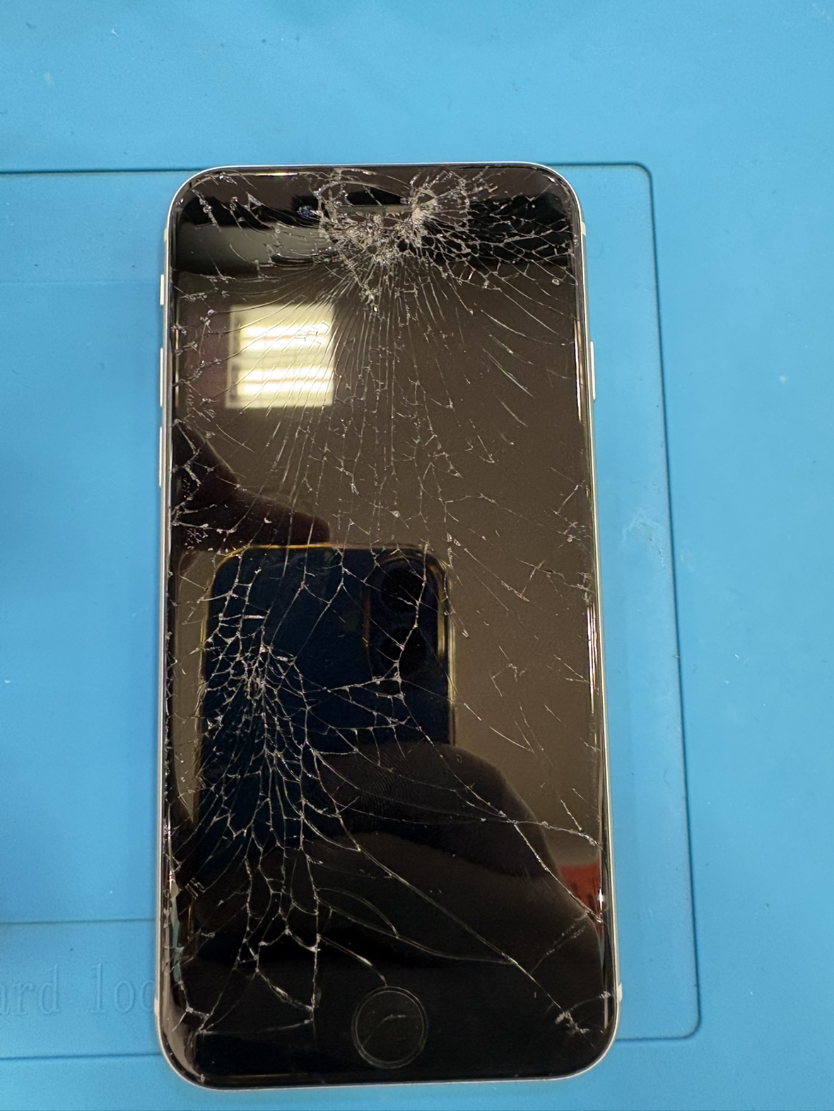 【飯塚店】iPhone SE3の画面割れ修理を行いました！
