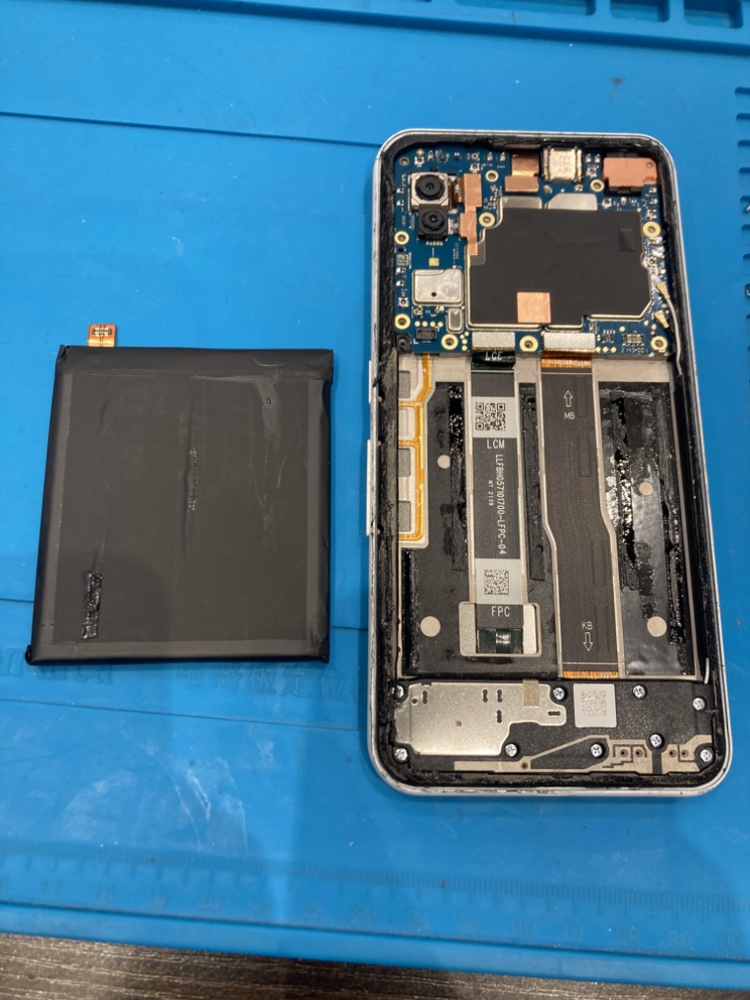 【飯塚店】arrows Weのバッテリー交換にお越しいただきました。