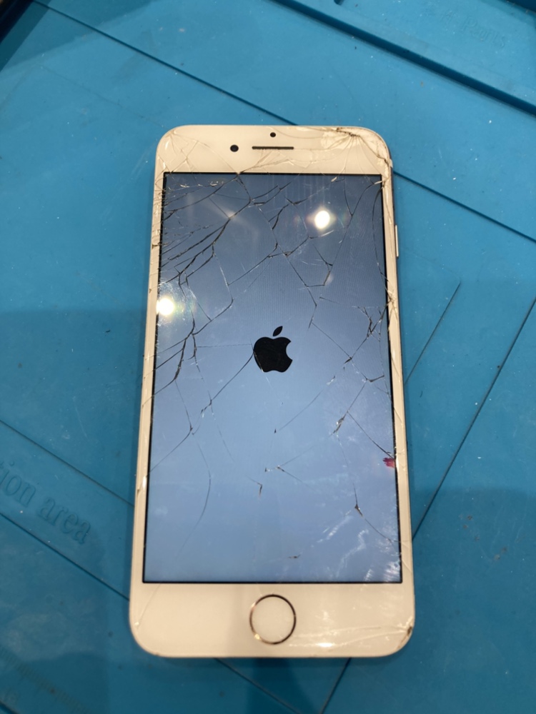 【飯塚店】iPhone7の画面交換を行いました。